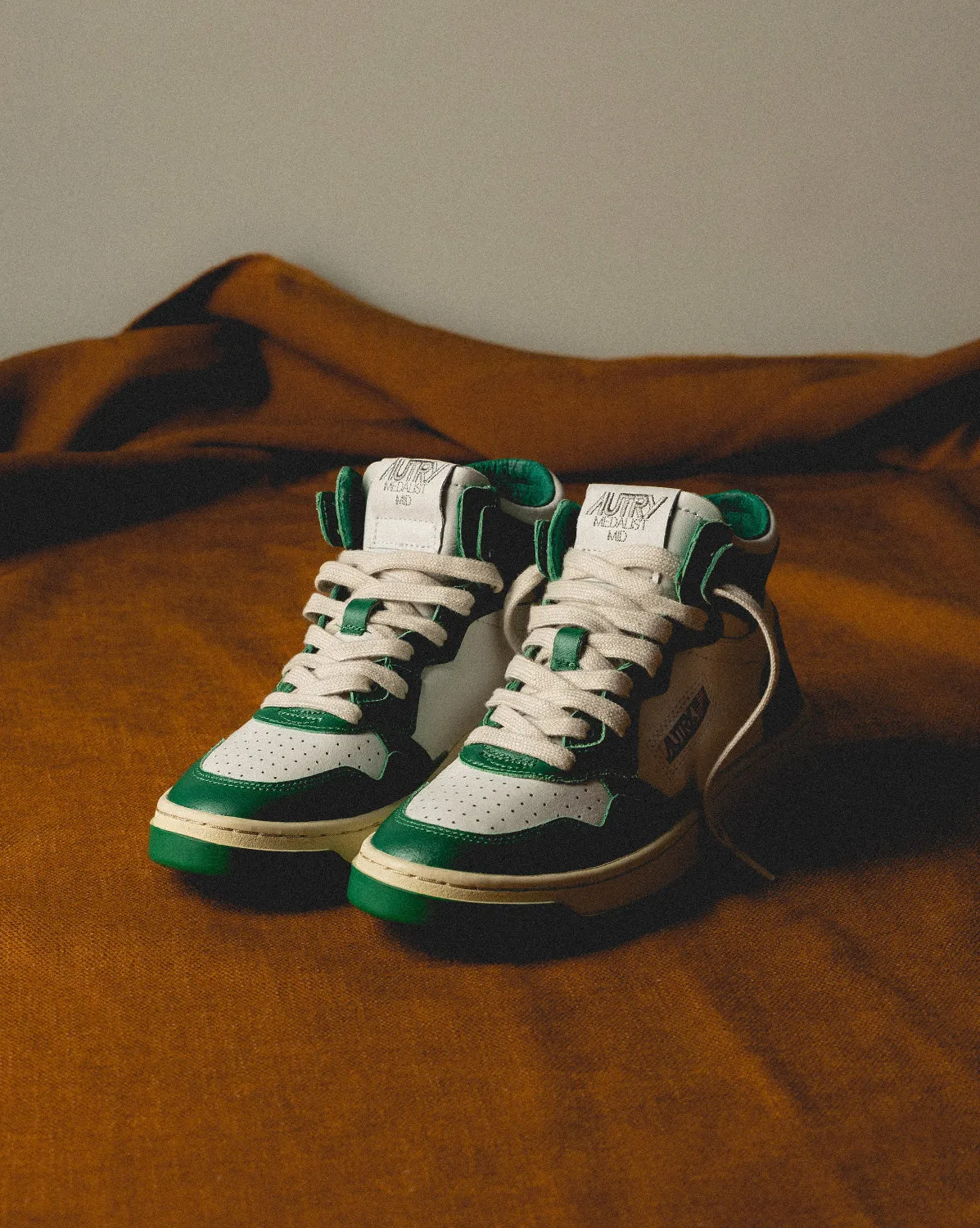 Autry Medalist Mid W sold by Asphalt Gold product image thumbnail 4