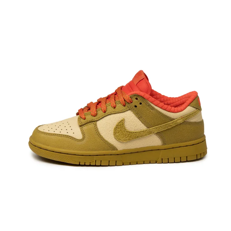 Nike Wmns Dunk Low sold by Asphalt Gold