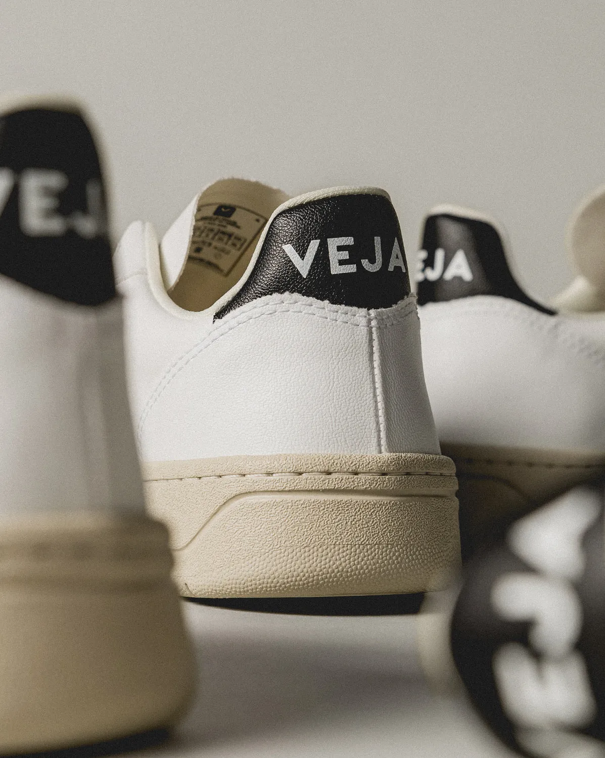 Veja V-10 CWL W sold by Asphalt Gold product image thumbnail 5