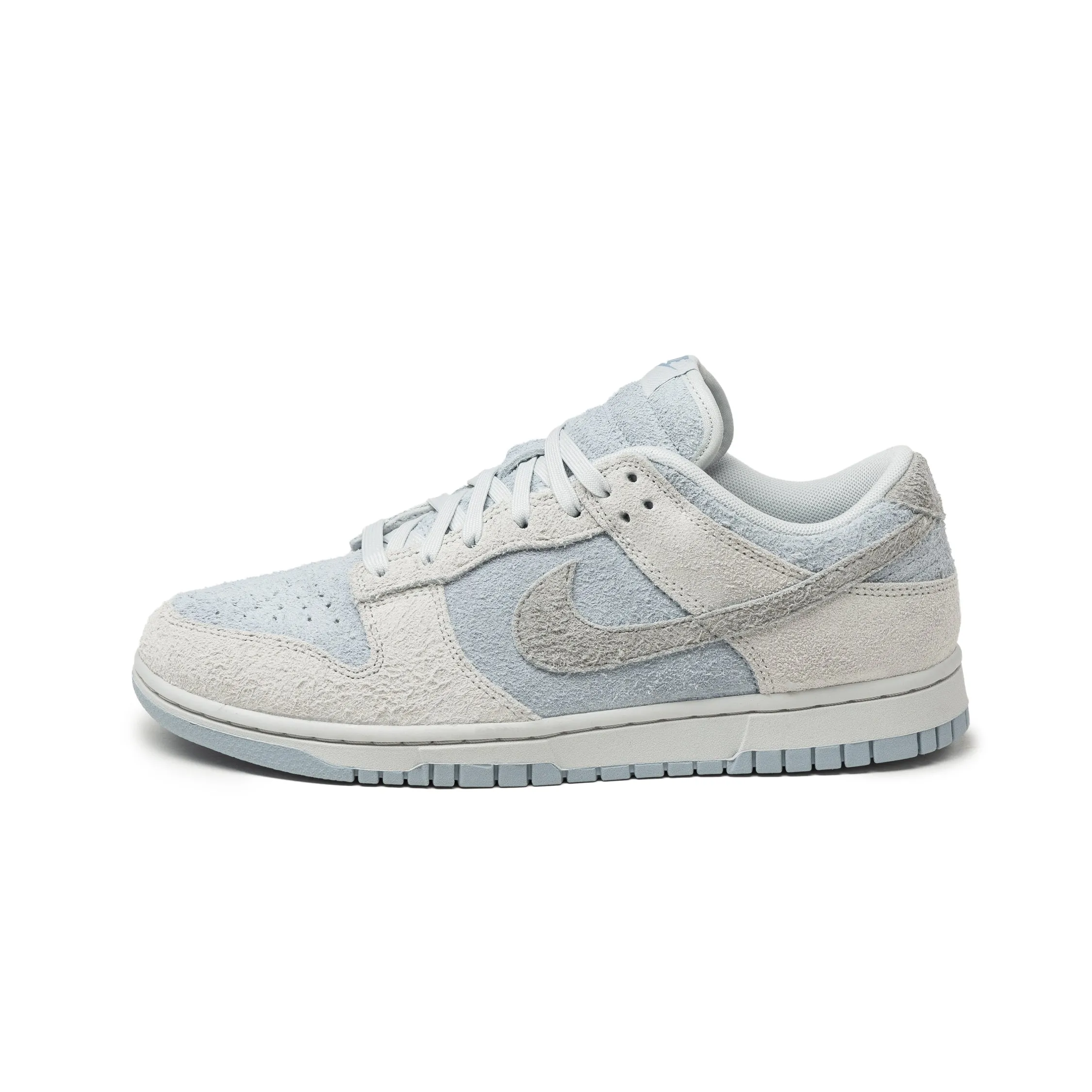 Nike Wmns Dunk Low sold by Asphalt Gold