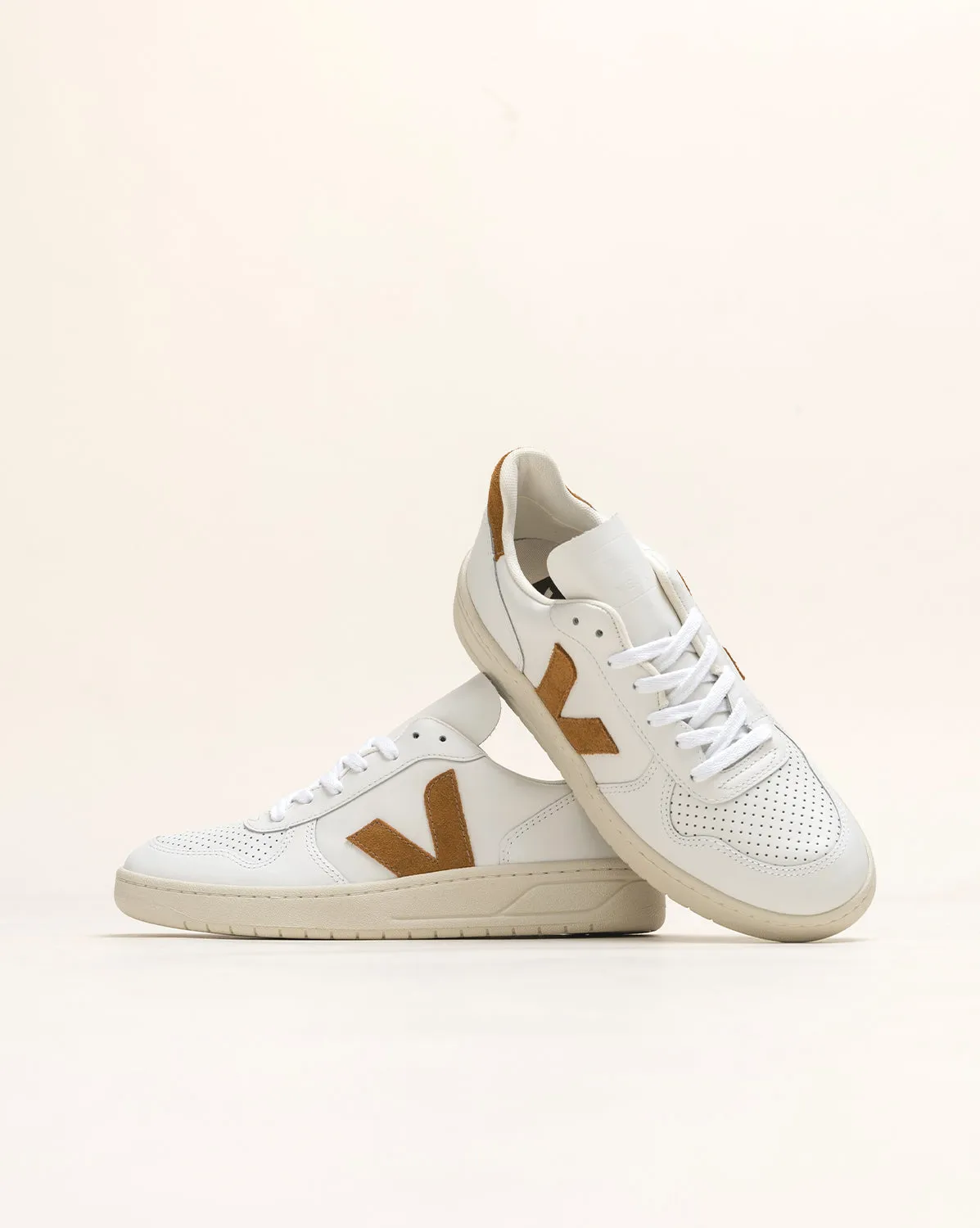 Veja V-10 Leather sold by Asphalt Gold product image thumbnail 4