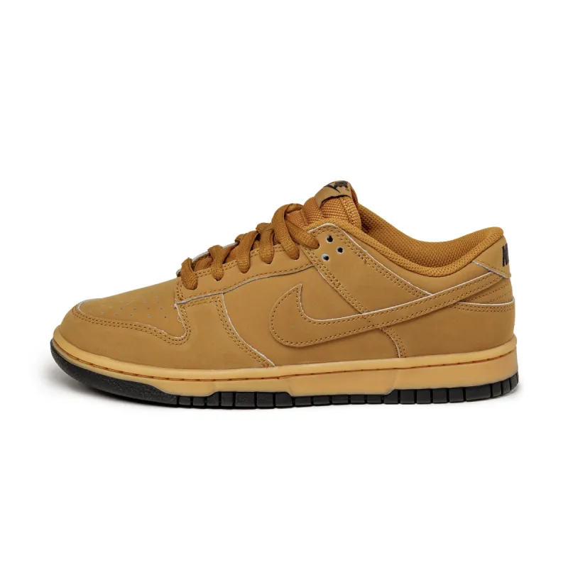 Nike Dunk Low Retro SE sold by Asphalt Gold