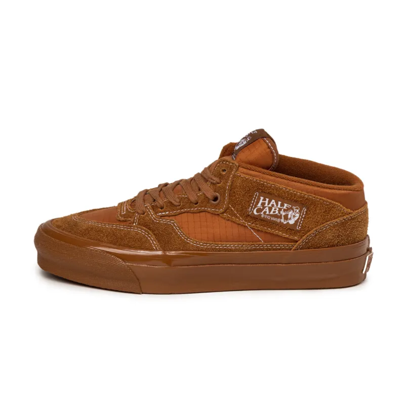 Vans Premium Half Cab Reissue 33 sold by Asphalt Gold