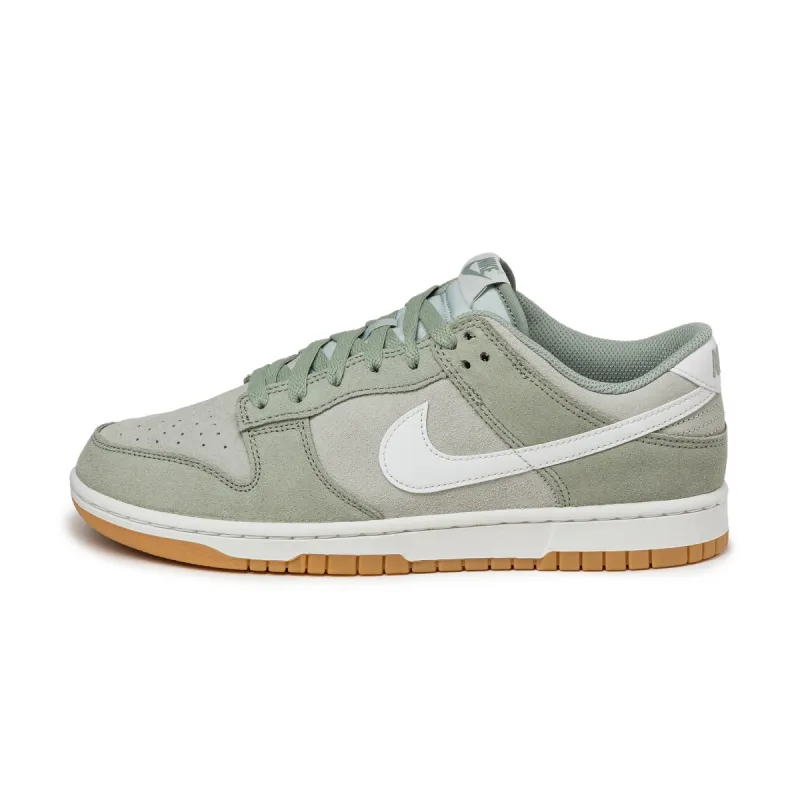 Nike Dunk Low Retro SE sold by Asphalt Gold