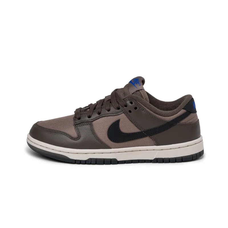 Nike Wmns Dunk Low sold by Asphalt Gold