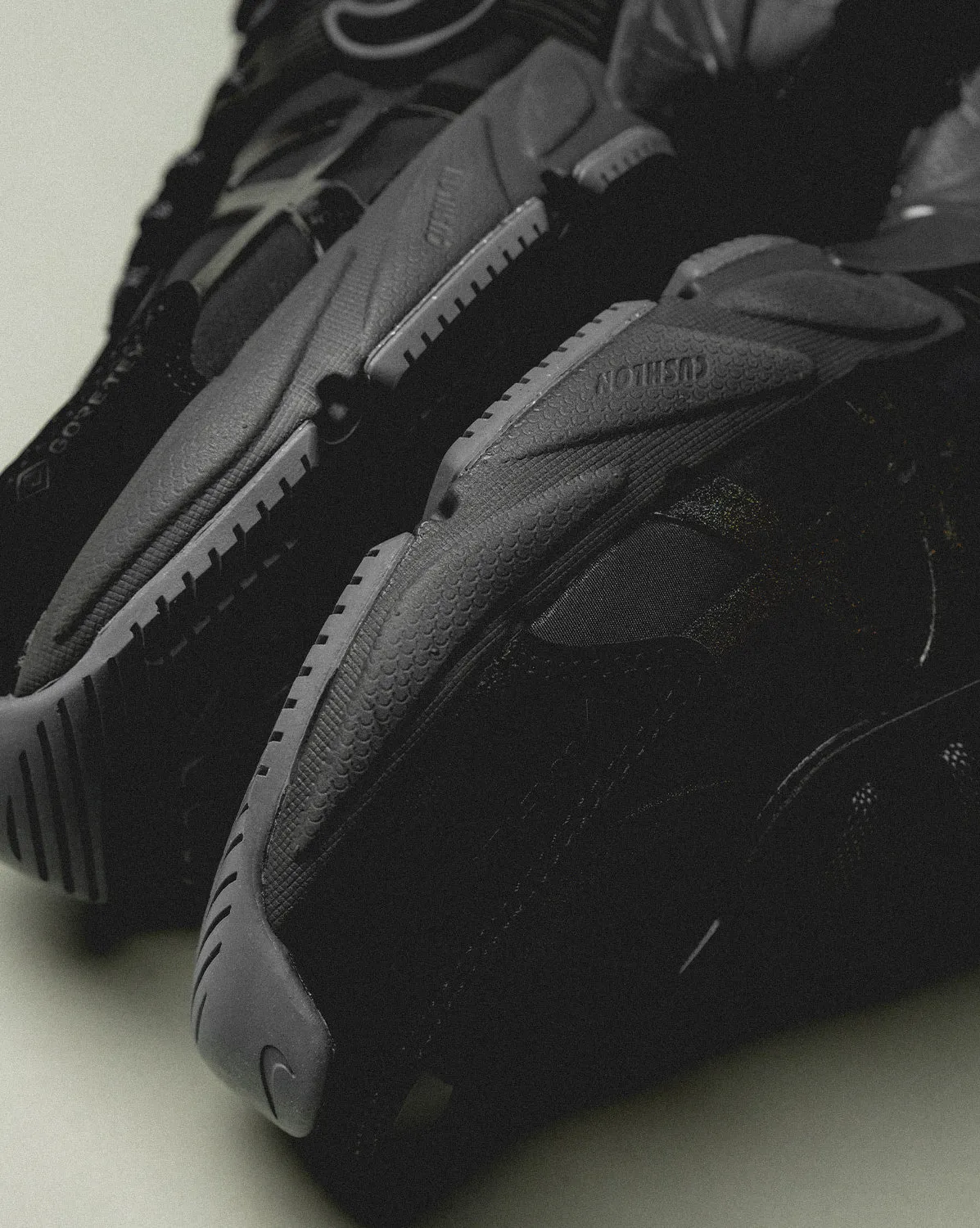 Nike Wmns V2K Run *GTX* sold by Asphalt Gold product image thumbnail 5
