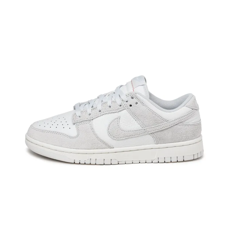 Nike Wmns Dunk Low sold by Asphalt Gold