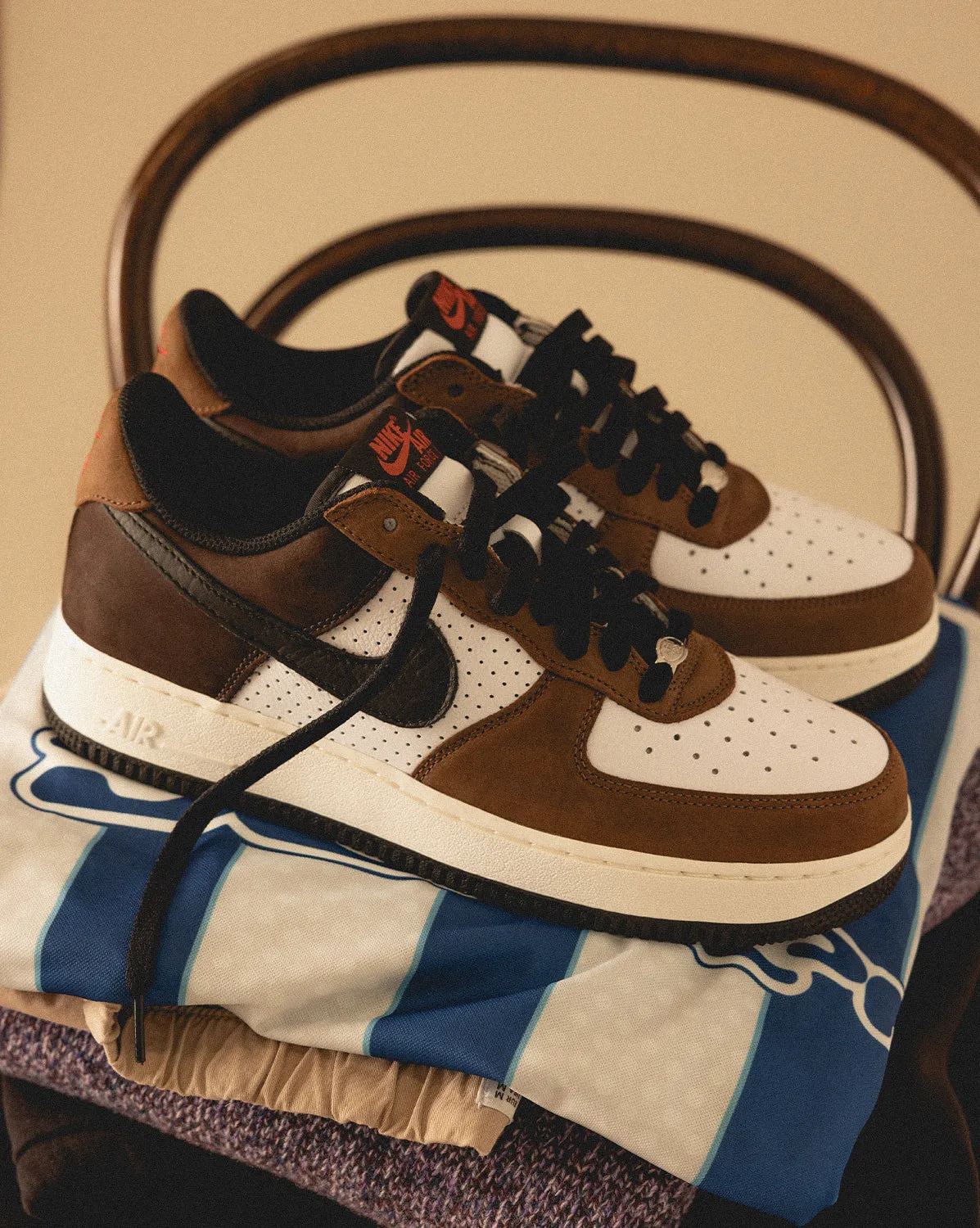 Nike Air Force 1 Low Retro sold by Asphalt Gold product image thumbnail 2