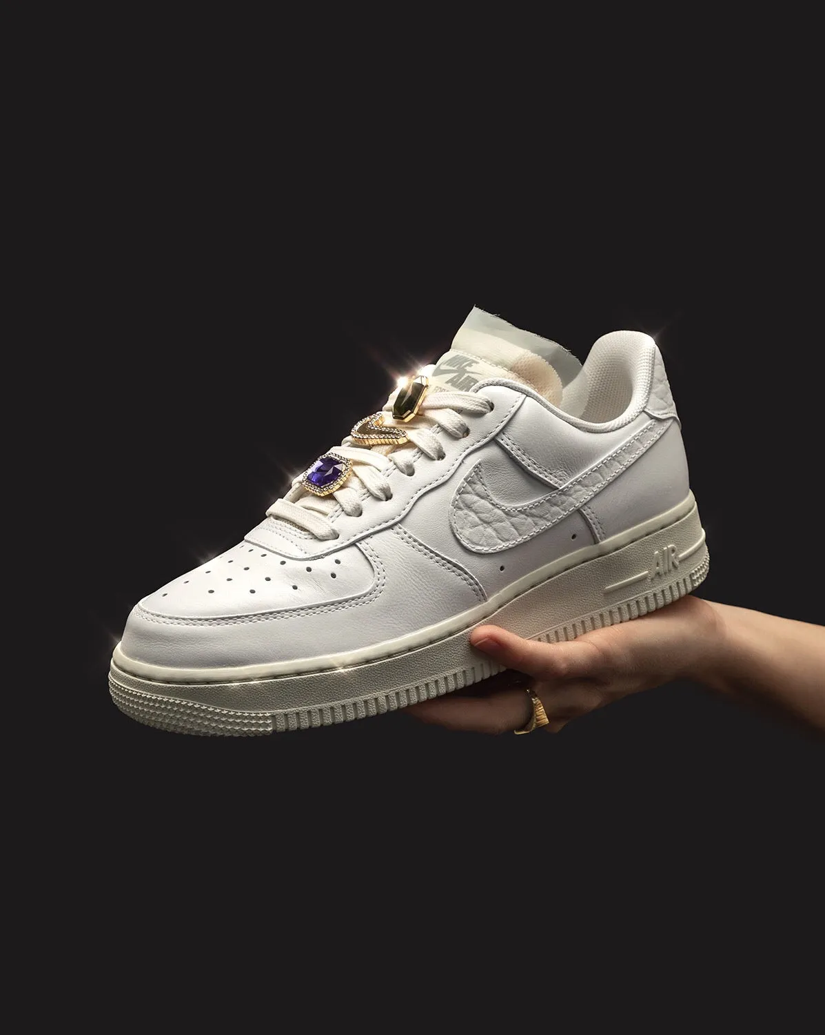 Nike Wmns Air Force 1 Low PRM sold by Asphalt Gold product image thumbnail 4