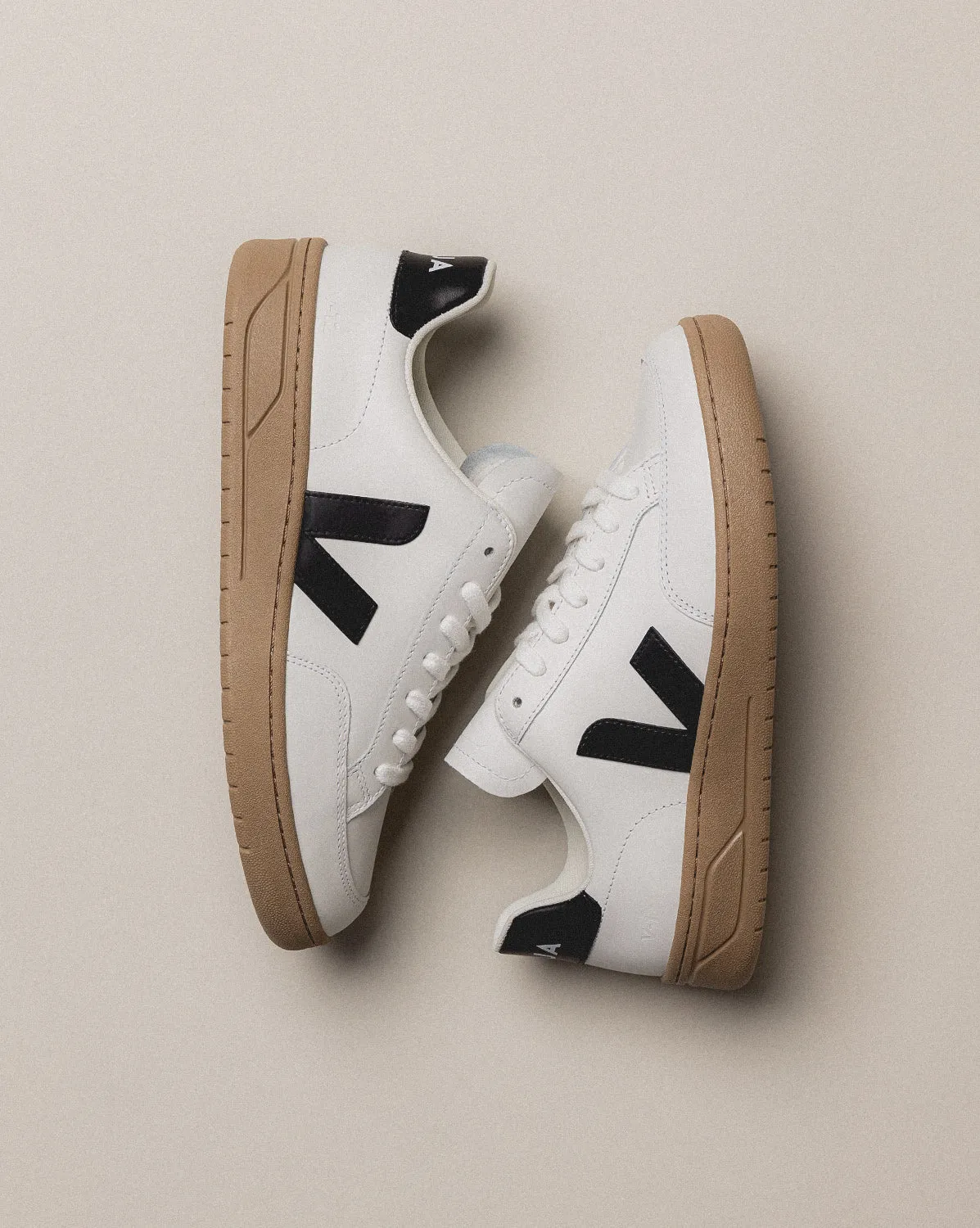 Veja V-12 Leather sold by Asphalt Gold product image thumbnail 4