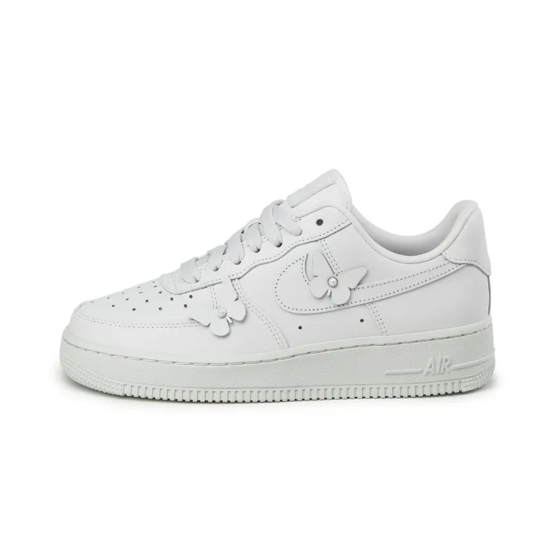 Nike Wmns Air Force 1 ’07 sold by Asphalt Gold