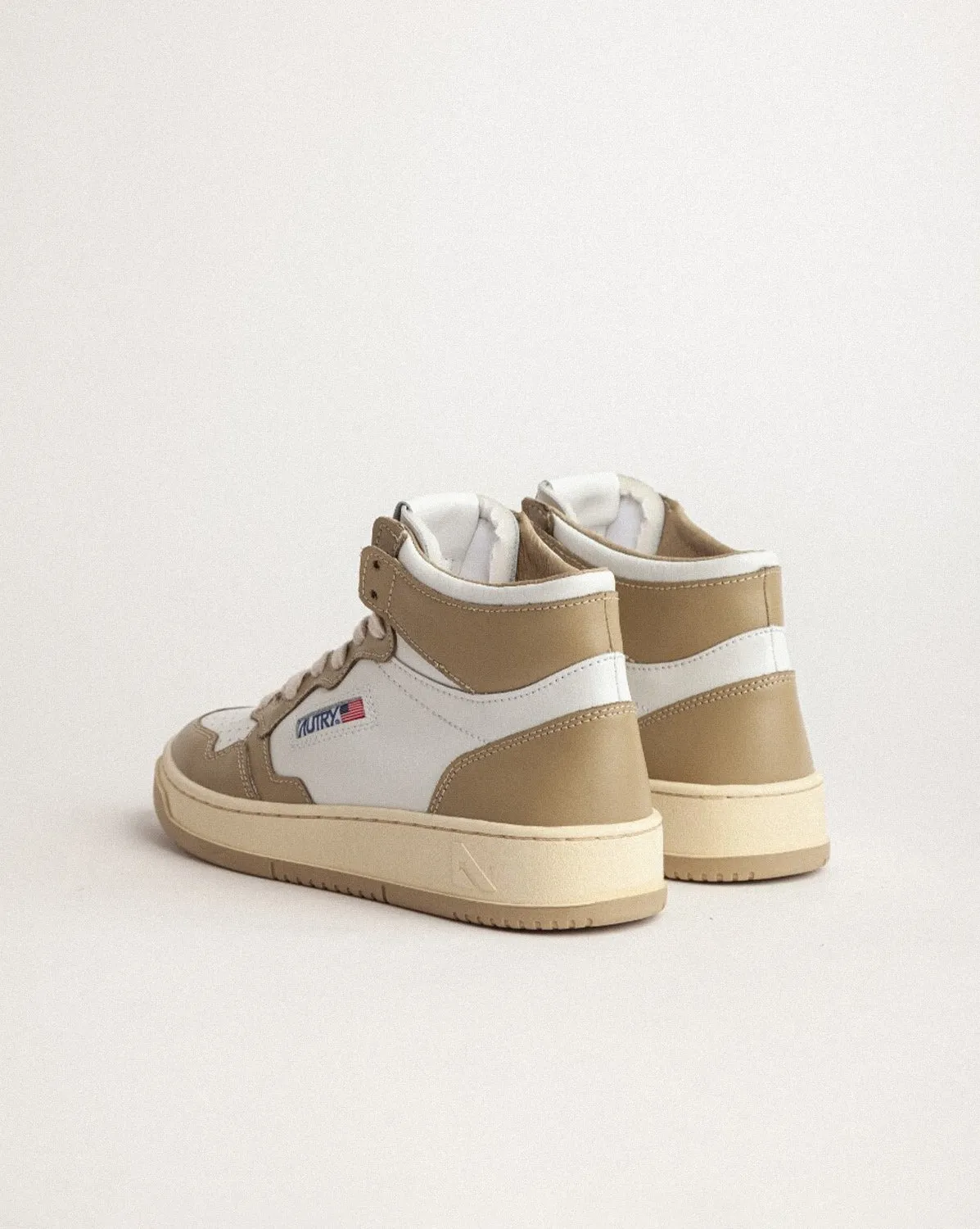 Autry Medalist Mid W sold by Asphalt Gold product image thumbnail 5