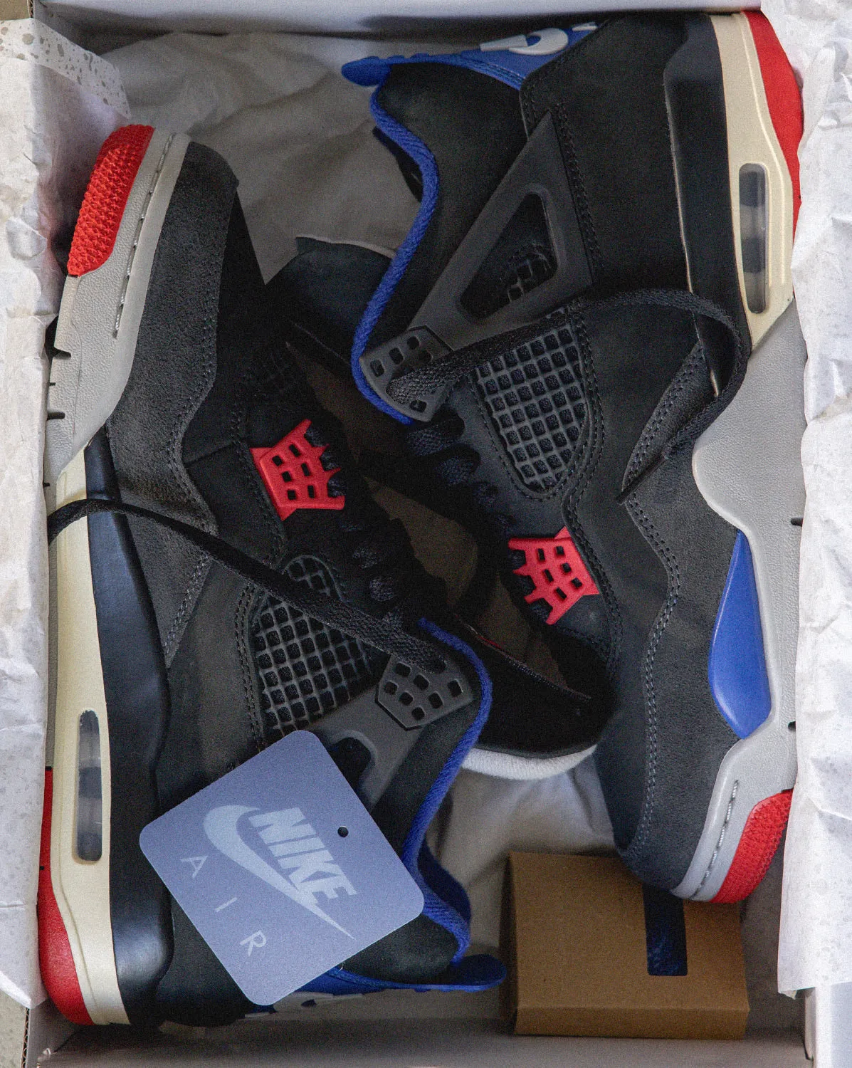 Nike Air Jordan 4 Retro *Rare Air* sold by Asphalt Gold product image thumbnail 3