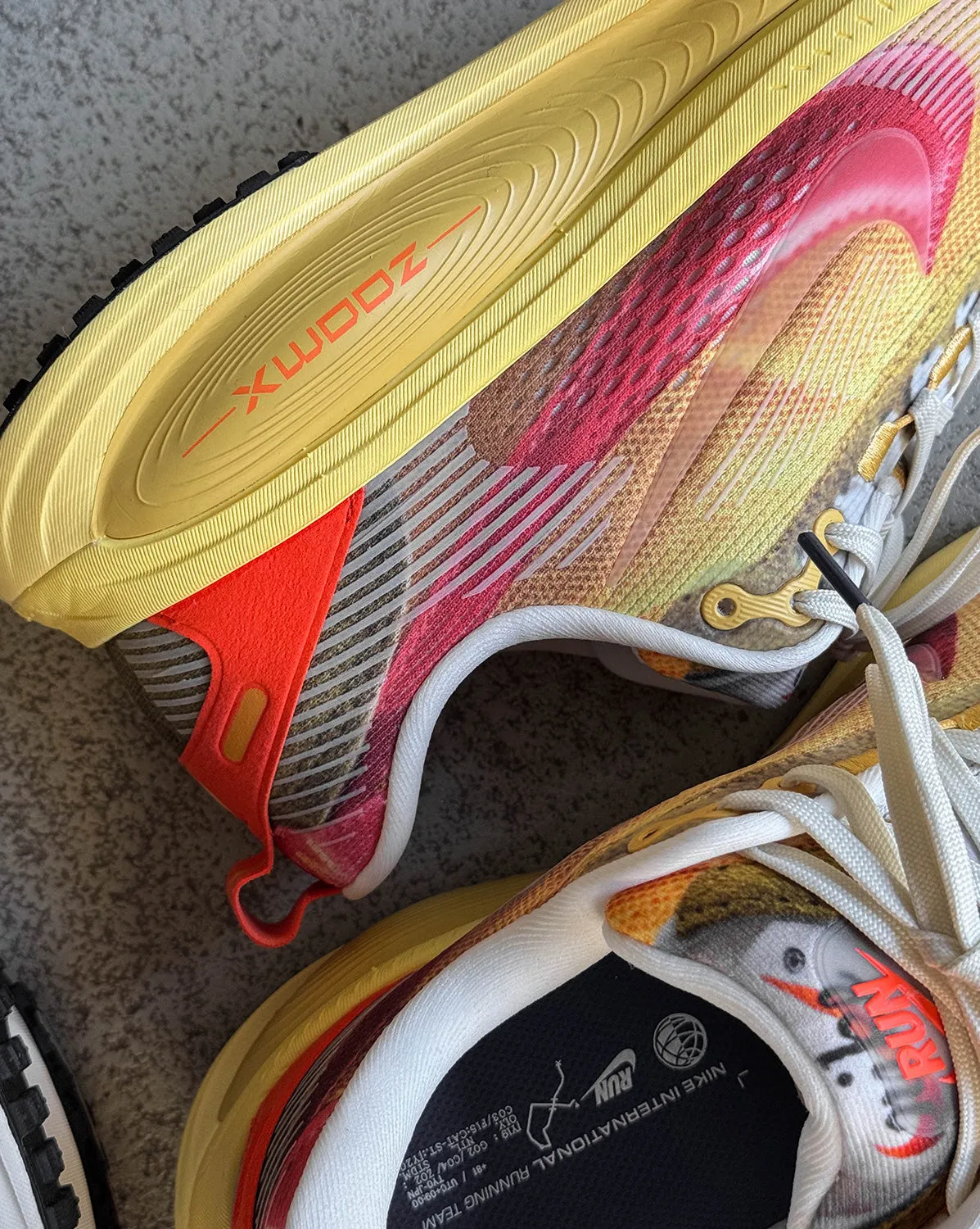 Nike Vomero 18 SE sold by Asphalt Gold product image thumbnail 3