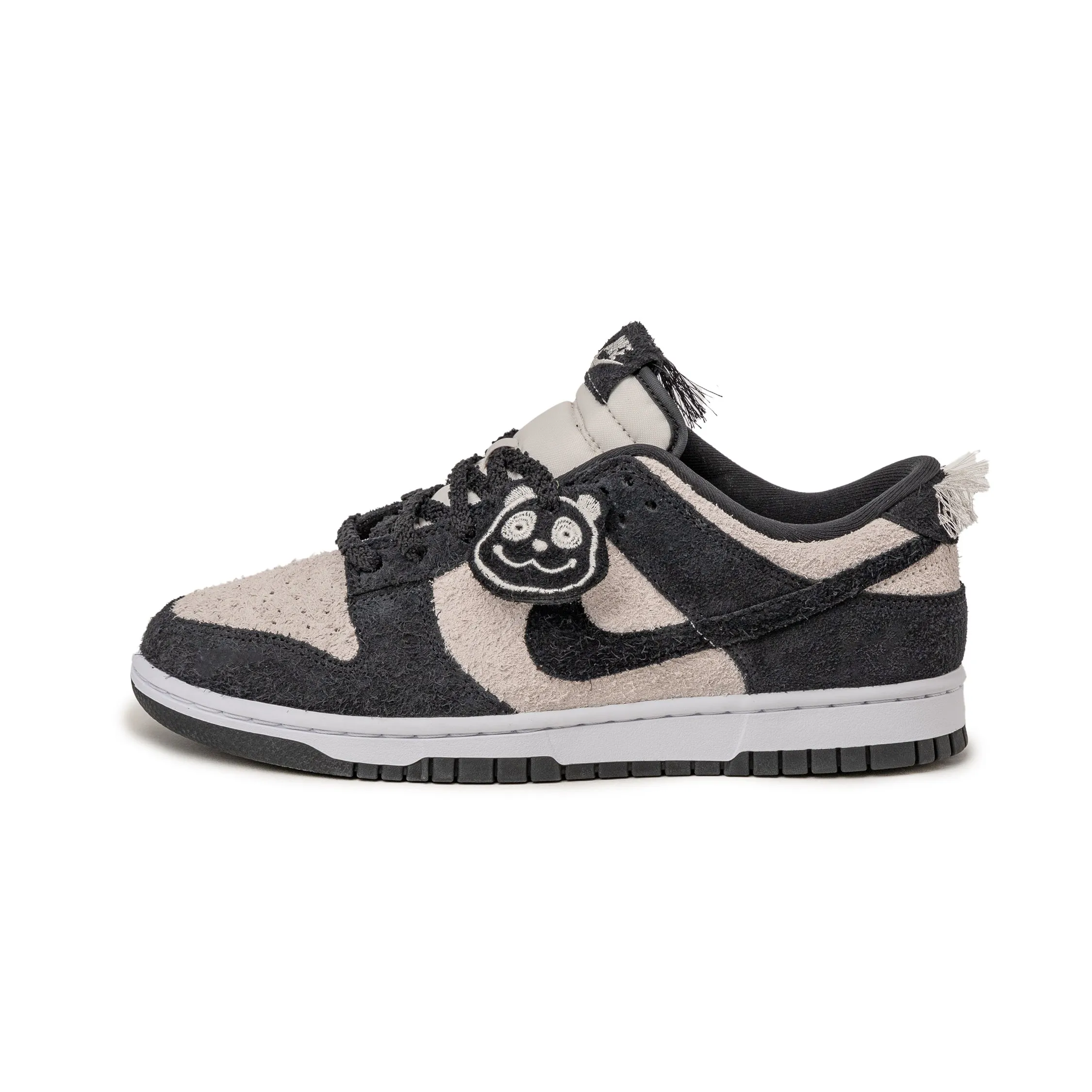 Nike Dunk Low Retro SE *Panda* sold by Asphalt Gold