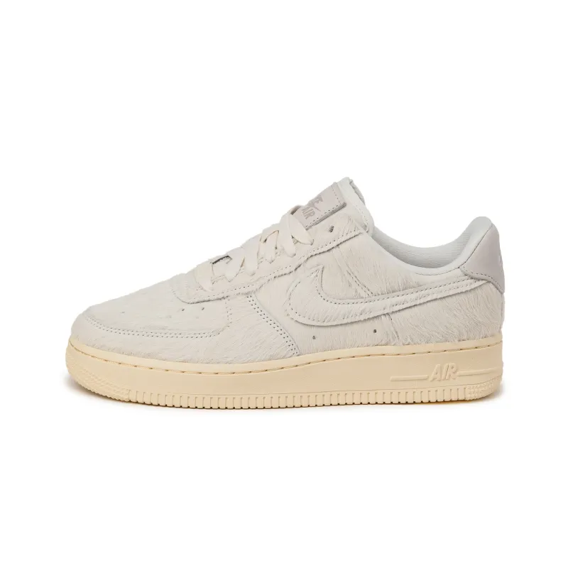 Nike Wmns Air Force 1 '07 sold by Asphalt Gold