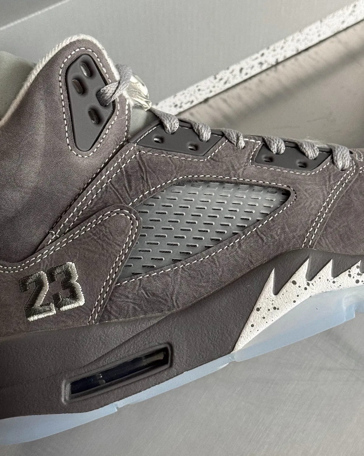 Nike Air Jordan 5 Retro *Wolf Grey* sold by Asphalt Gold product image thumbnail 5