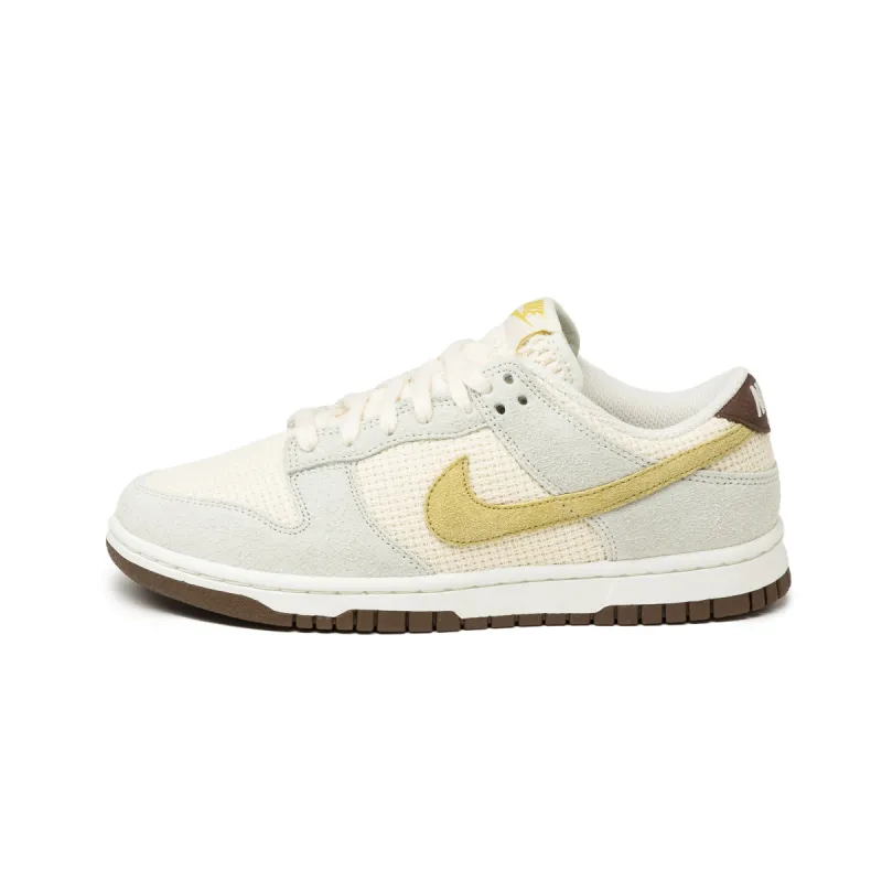 Nike Wmns Dunk Low sold by Asphalt Gold
