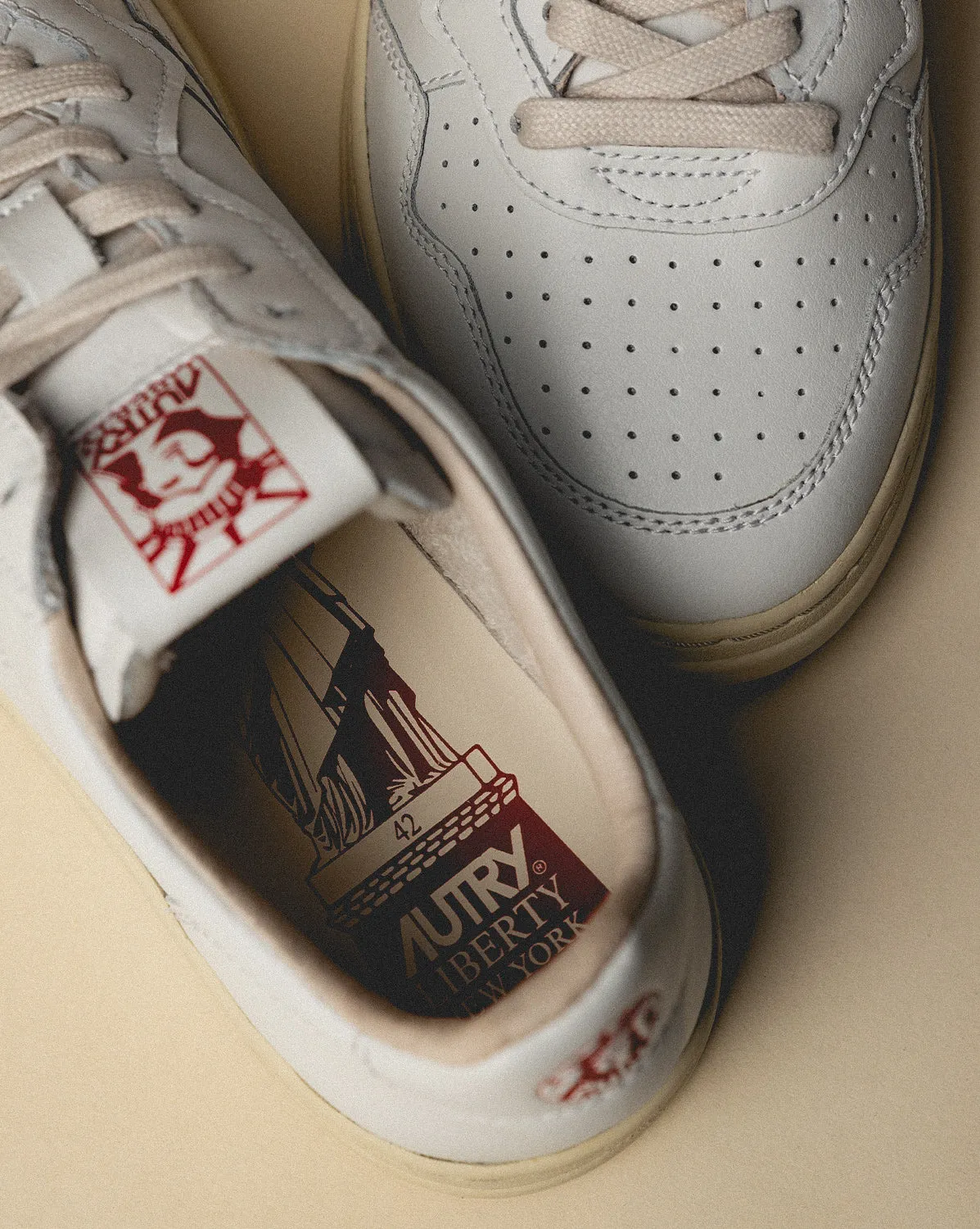 Autry Medalist W sold by Asphalt Gold product image thumbnail 5