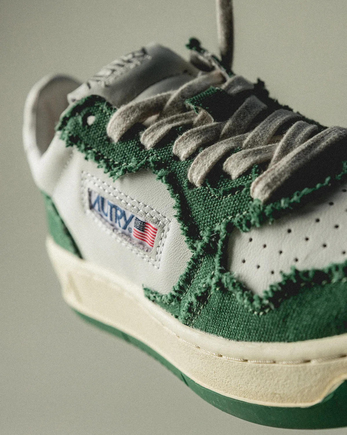 Autry Medalist W *Goat / Canvas* sold by Asphalt Gold product image thumbnail 5