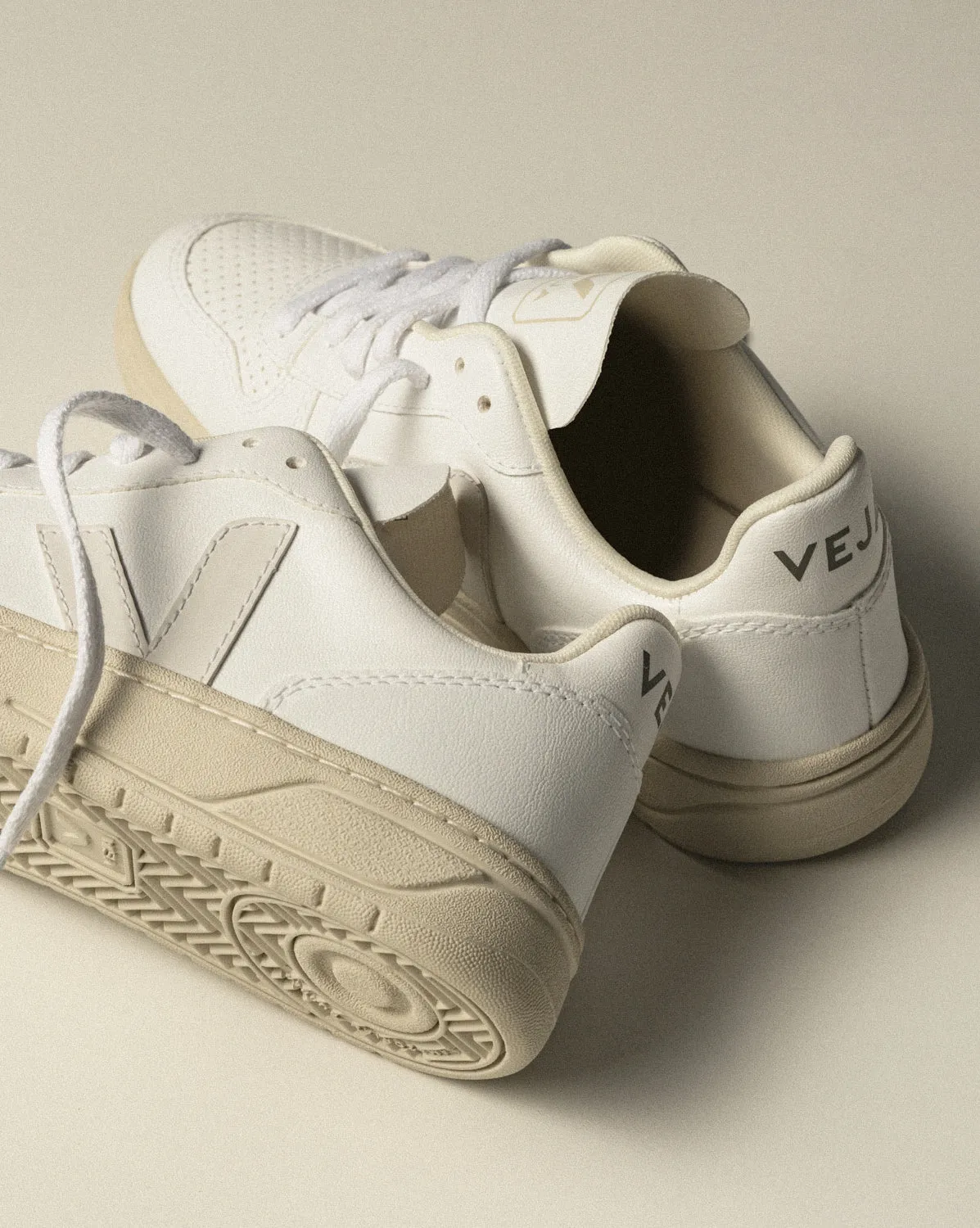Veja V-10 CWL sold by Asphalt Gold product image thumbnail 5