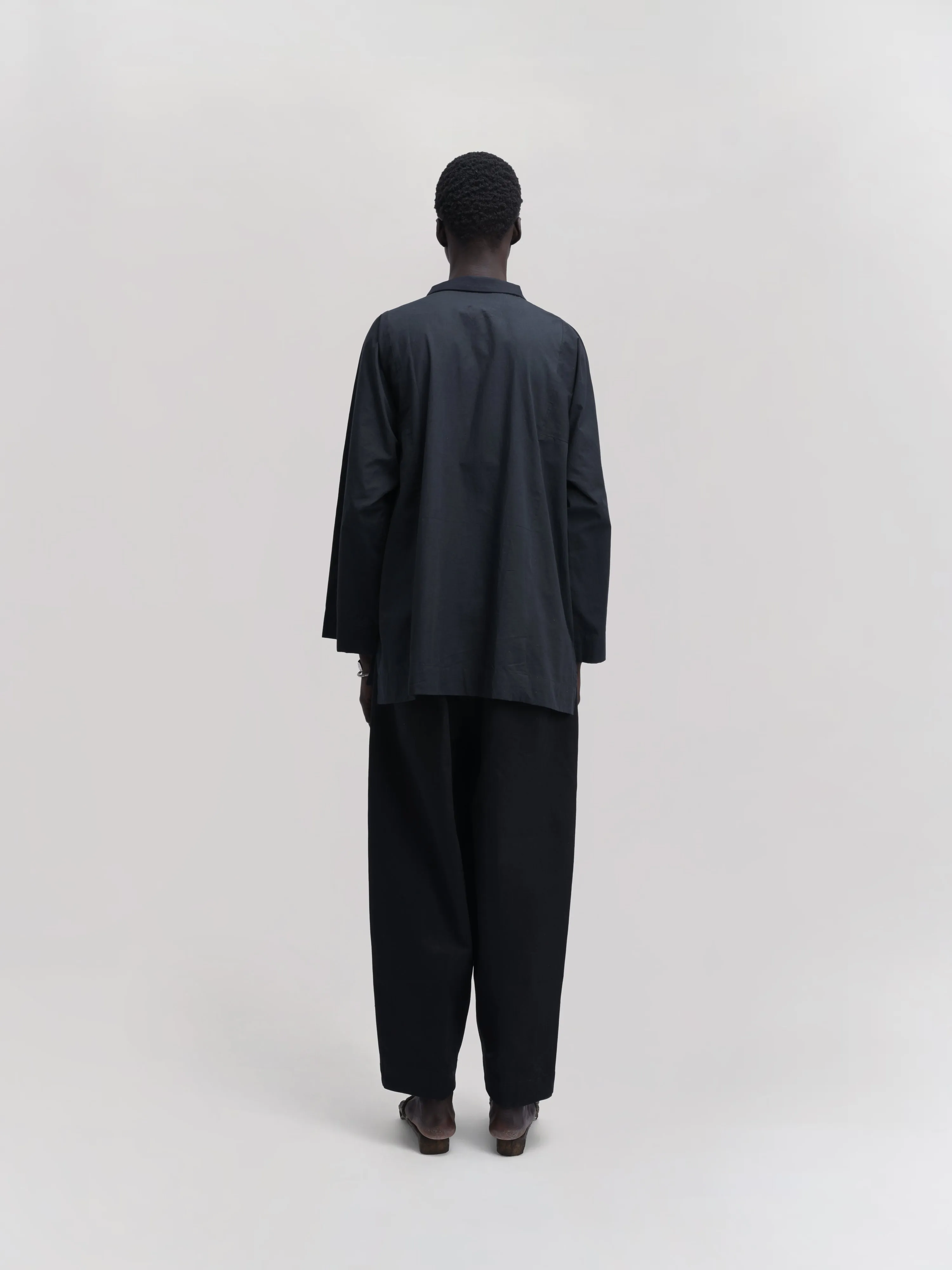 Farmer Shirt – Organic Cotton Poplin – Charcoal Black sold by Gathering product image thumbnail 5