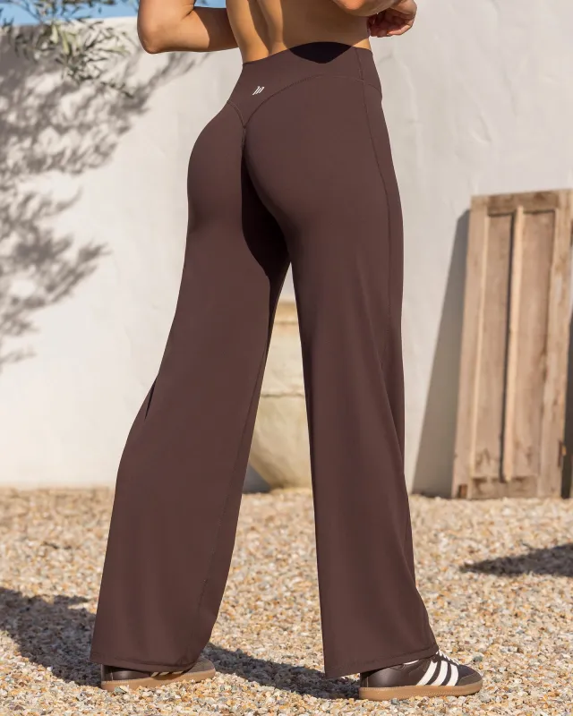 Aura Straight Leg Leggings Short - Cocoa made by Muscle Nation