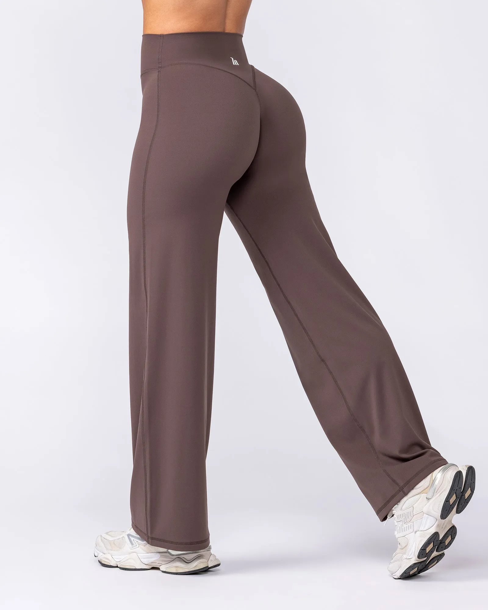 Aura Straight Leg Leggings Short - Cola sold by Muscle Nation product image thumbnail 5