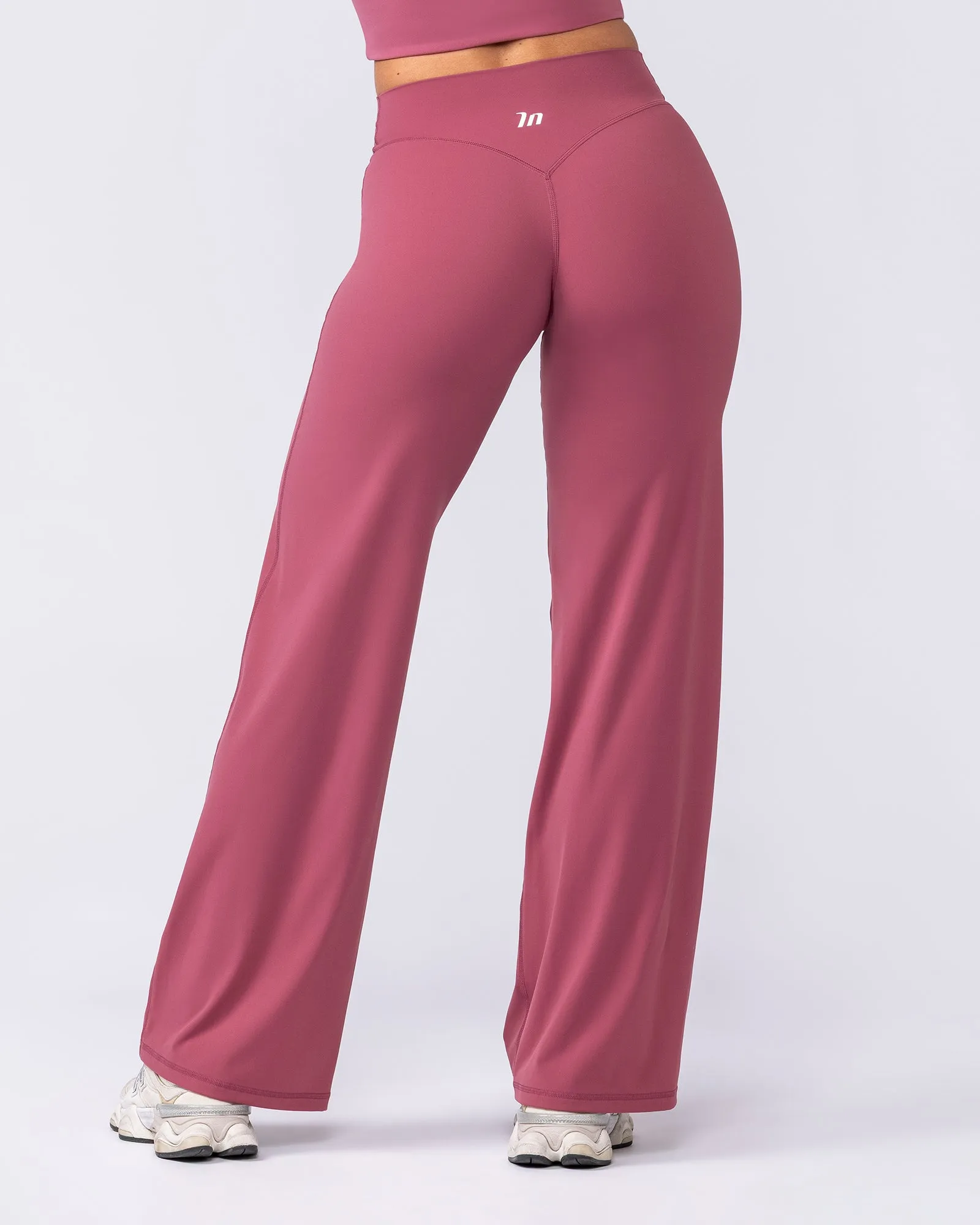 Aura Straight Leg Leggings Short - Maple sold by Muscle Nation product image thumbnail 2