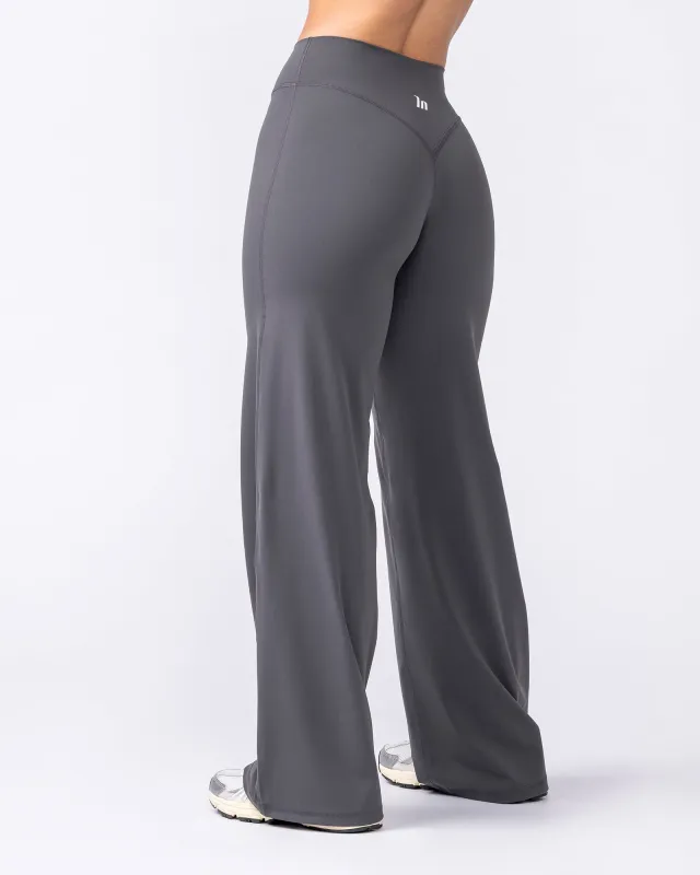 Aura Straight Leg Leggings Tall - Phantom made by Muscle Nation
