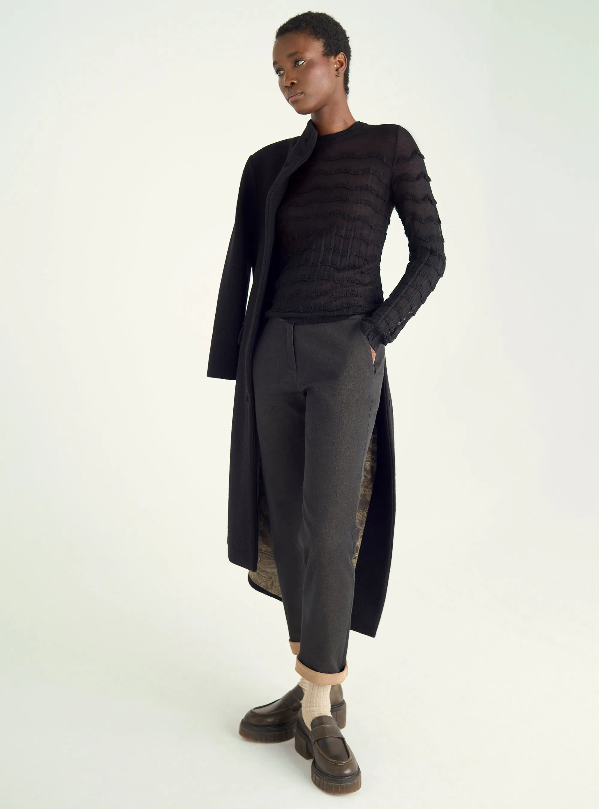 Pantalon droit près du corps sold by Cotelac