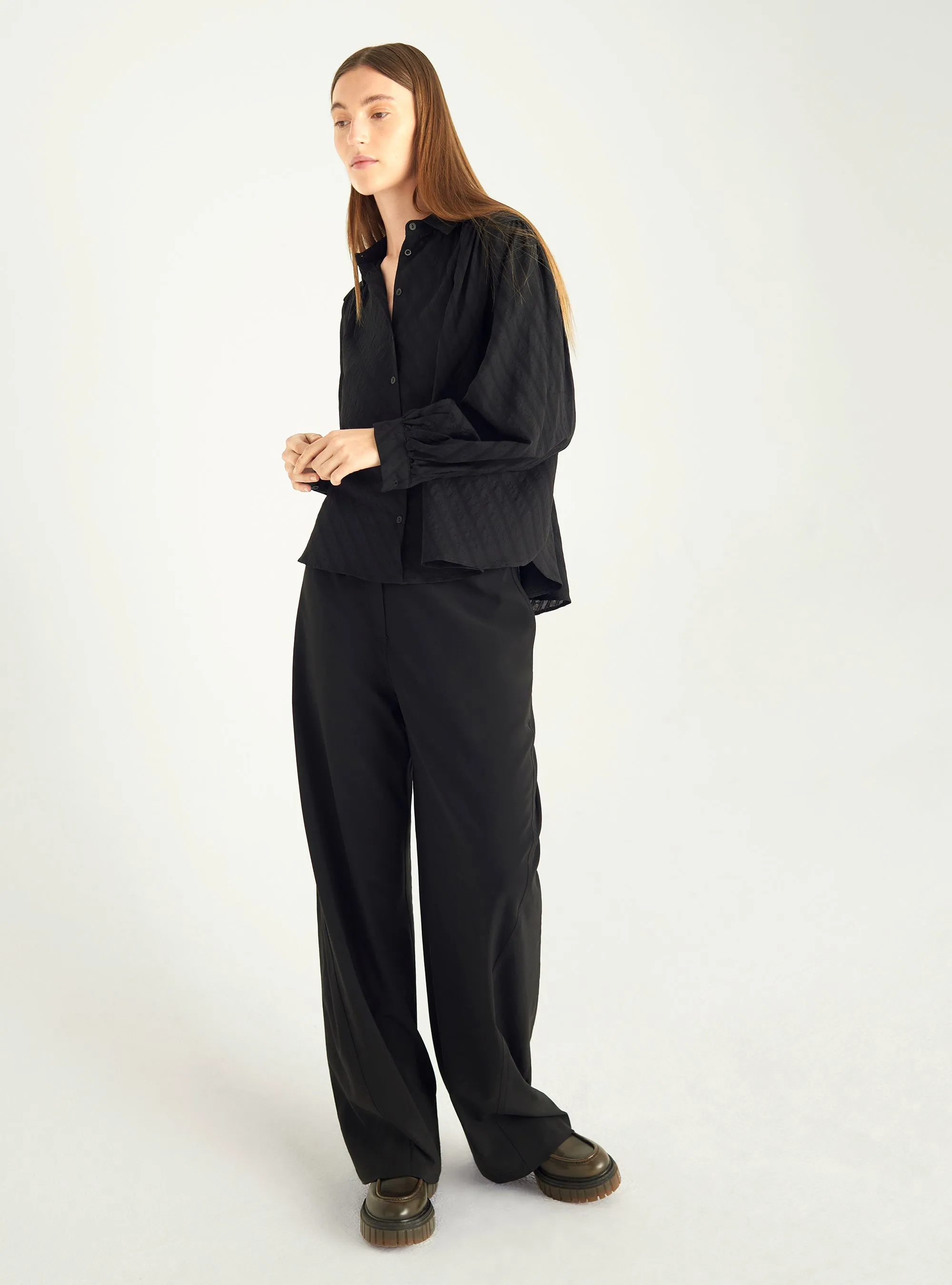 Blouse romantique en laine et soie sold by Cotelac product image thumbnail 3