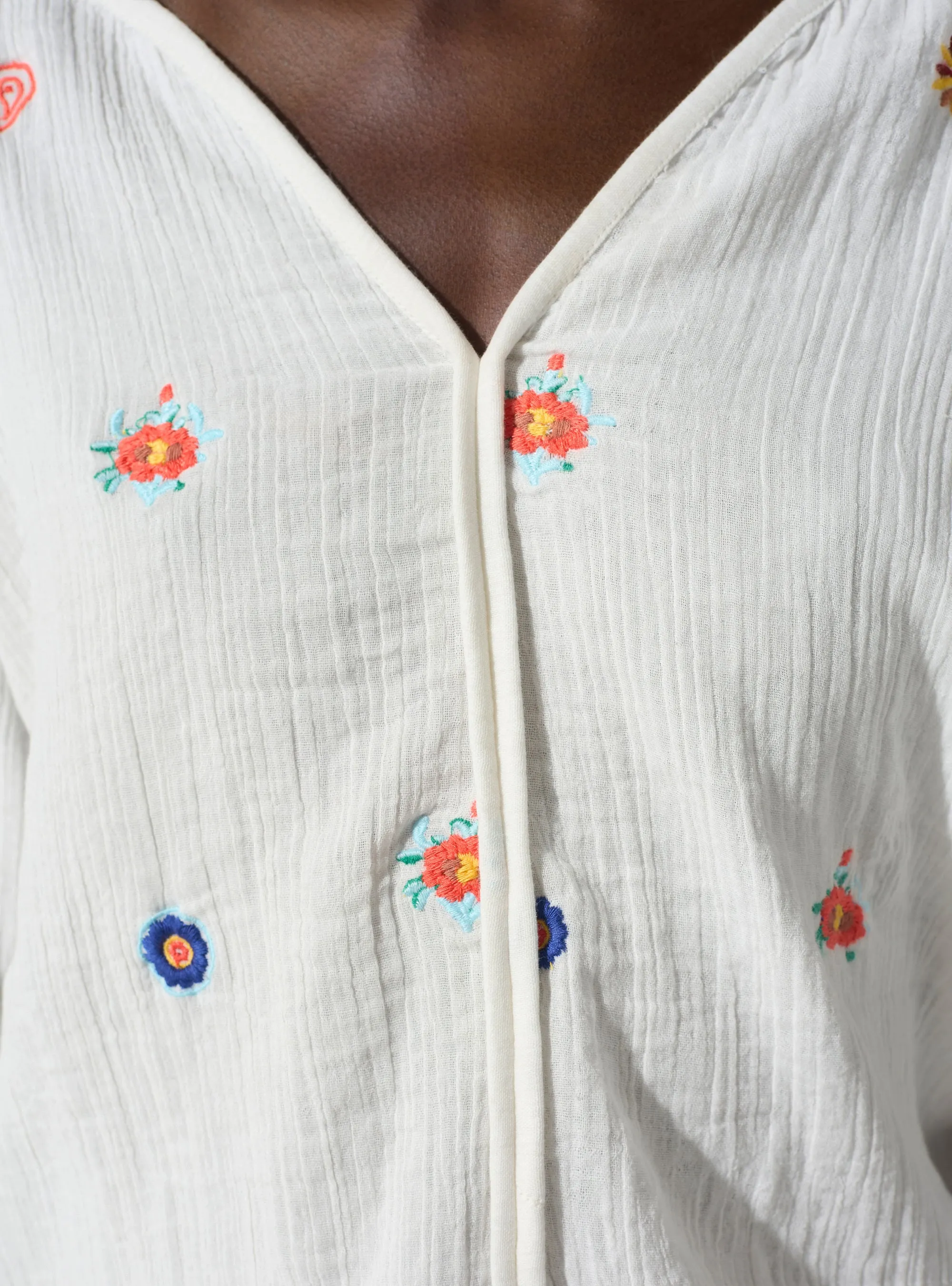 Blouse brodée sold by Cotelac product image thumbnail 2