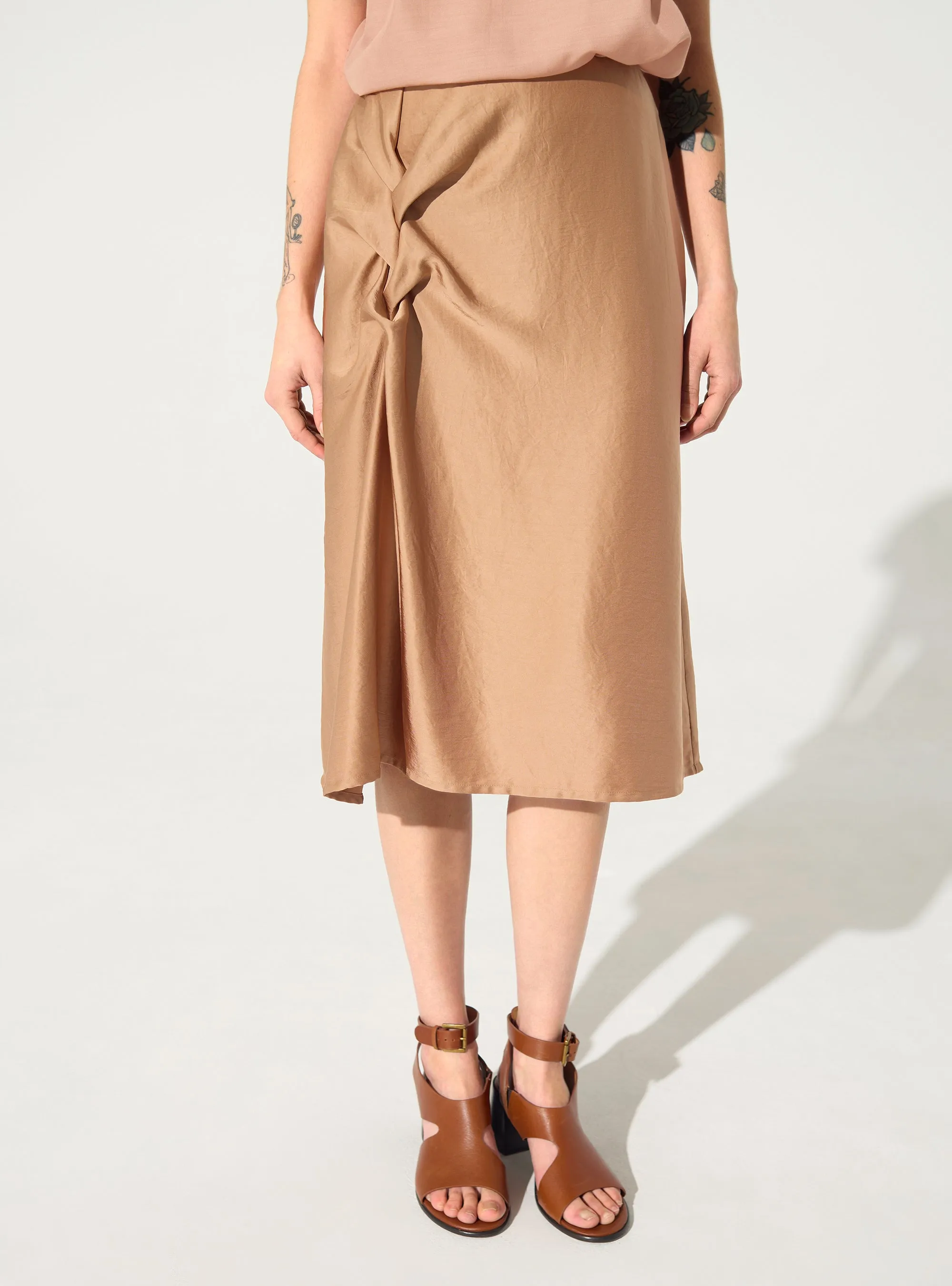 Jupe en satin rose sold by Cotelac product image thumbnail 2