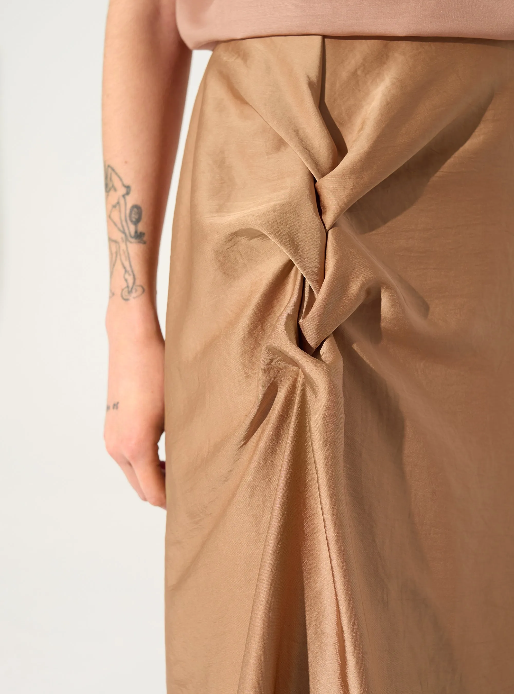 Jupe en satin rose sold by Cotelac product image thumbnail 3