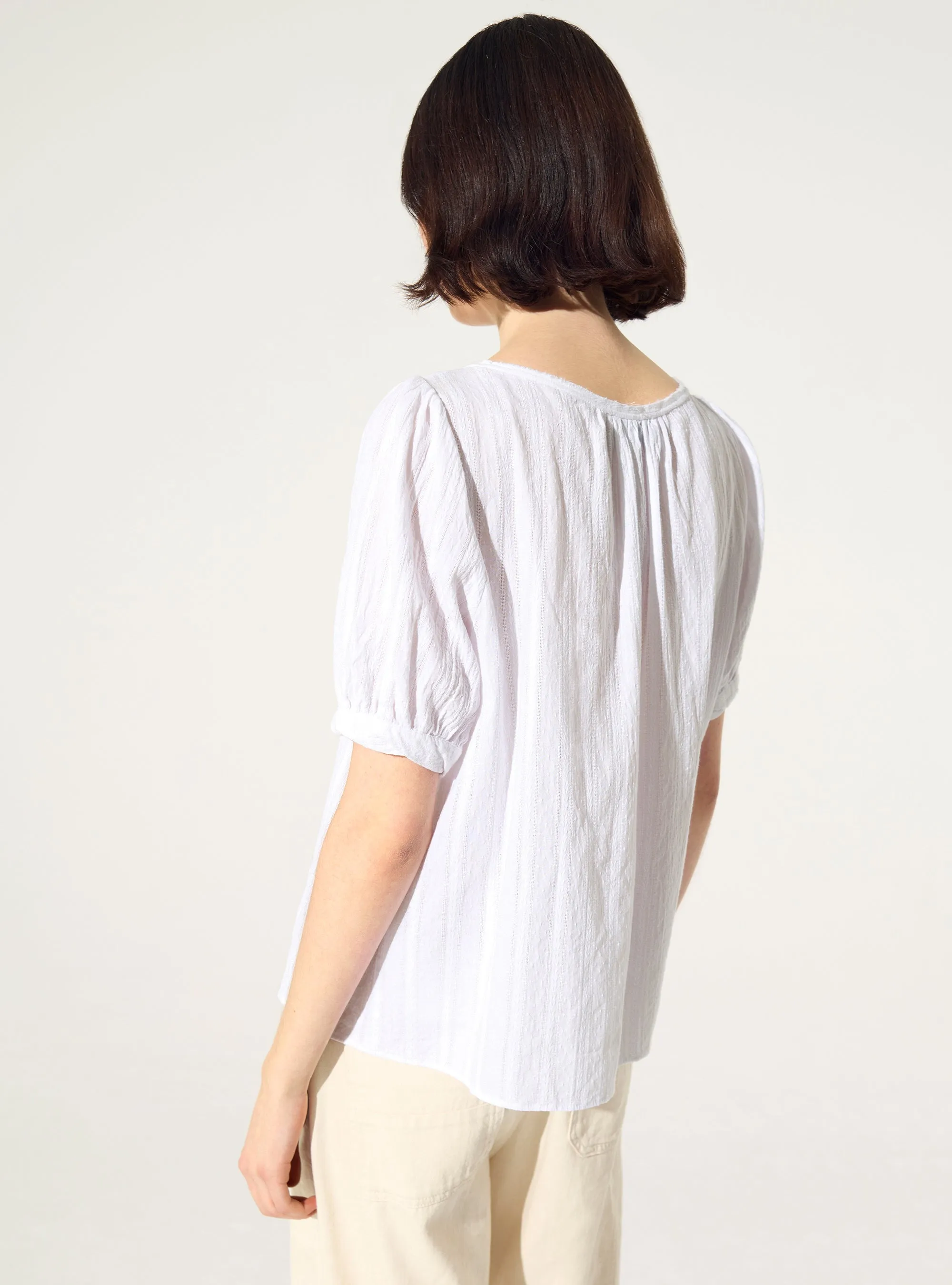 Blouse ample en coton blanc sold by Cotelac product image thumbnail 4
