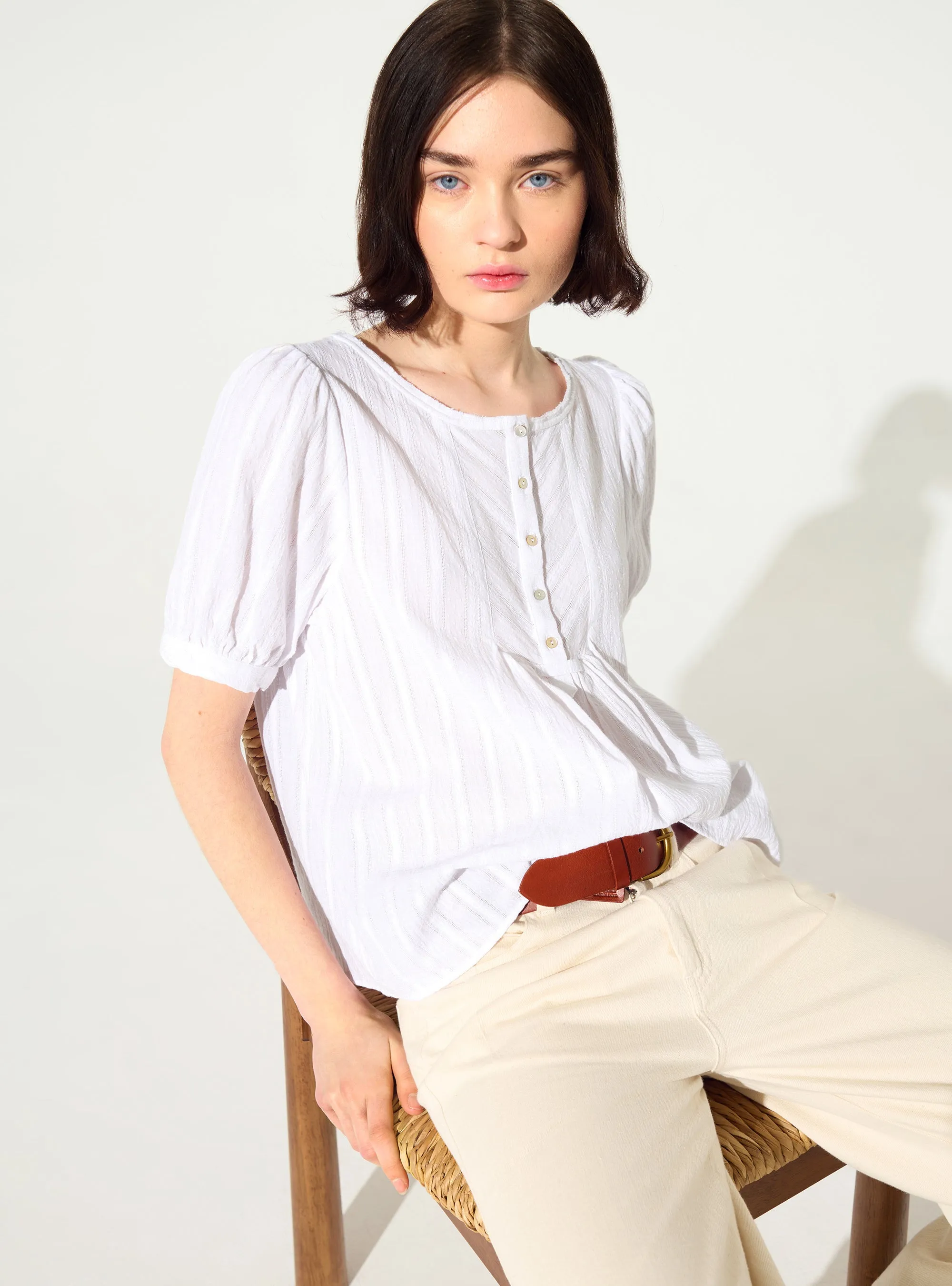 Blouse ample en coton blanc sold by Cotelac product image thumbnail 2