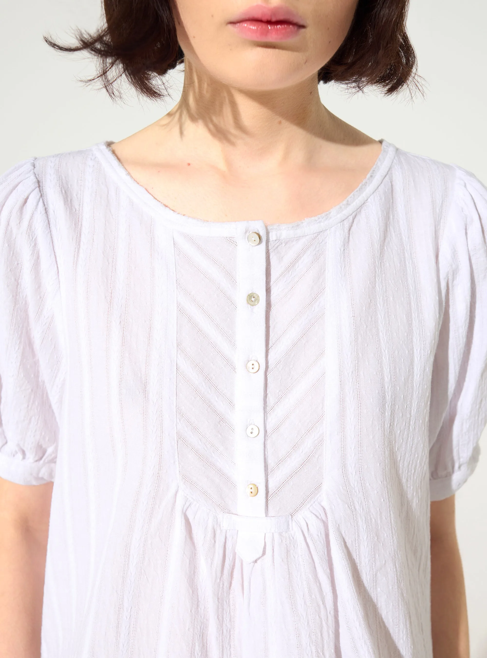 Blouse ample en coton blanc sold by Cotelac product image thumbnail 3