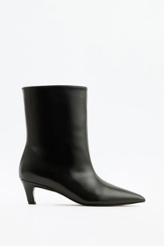 Aria Leather Ankle boots - Black made by Eyisa