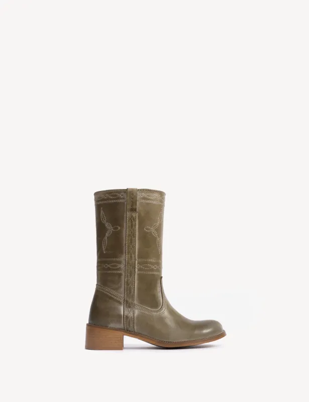 Julia Gaucho Boot With Western Stitchings In Army Green Escovado Leather sold by DICO Copenhangen