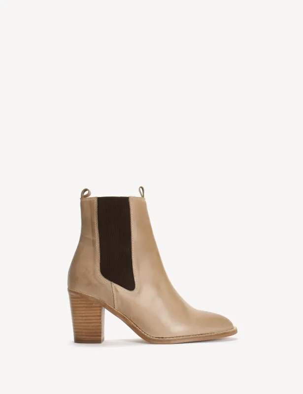 Sophie Boot In Mushroom Escovado Leather sold by DICO Copenhangen