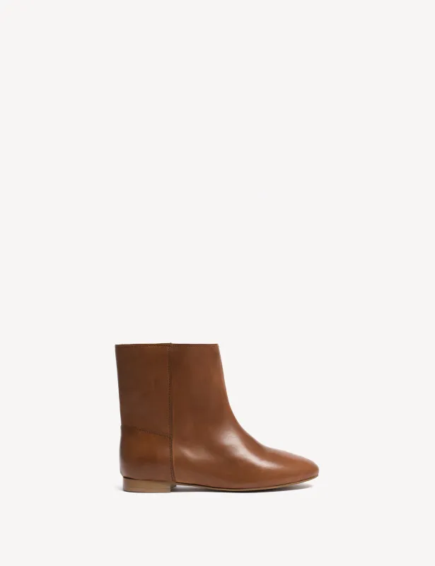 Nadine Boot In Dark Tan Calfskin made by DICO Copenhangen
