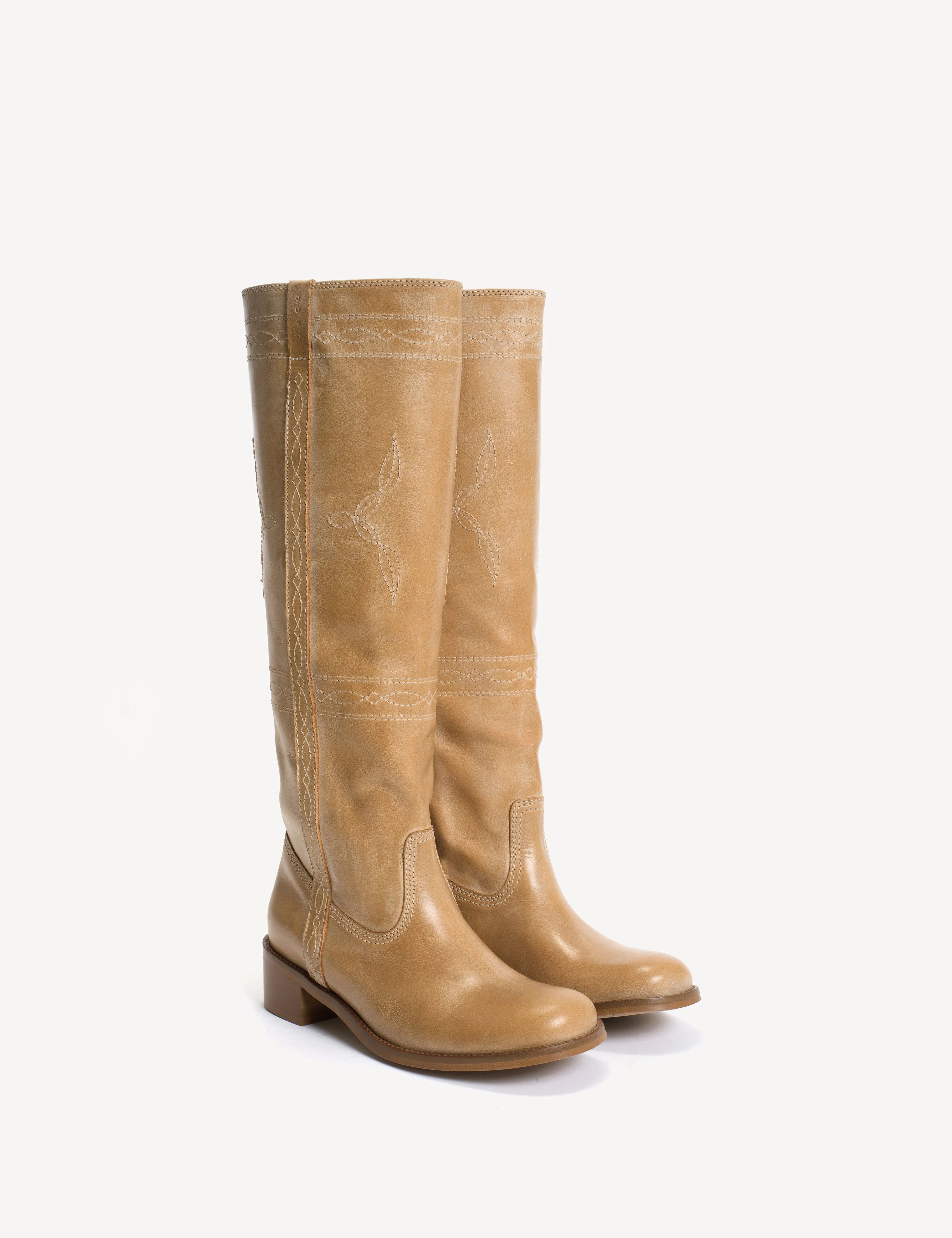 Ann Gaucho Boot With Western Stitchings In Light Tan Escovado Leather sold by DICO Copenhangen product image thumbnail 2
