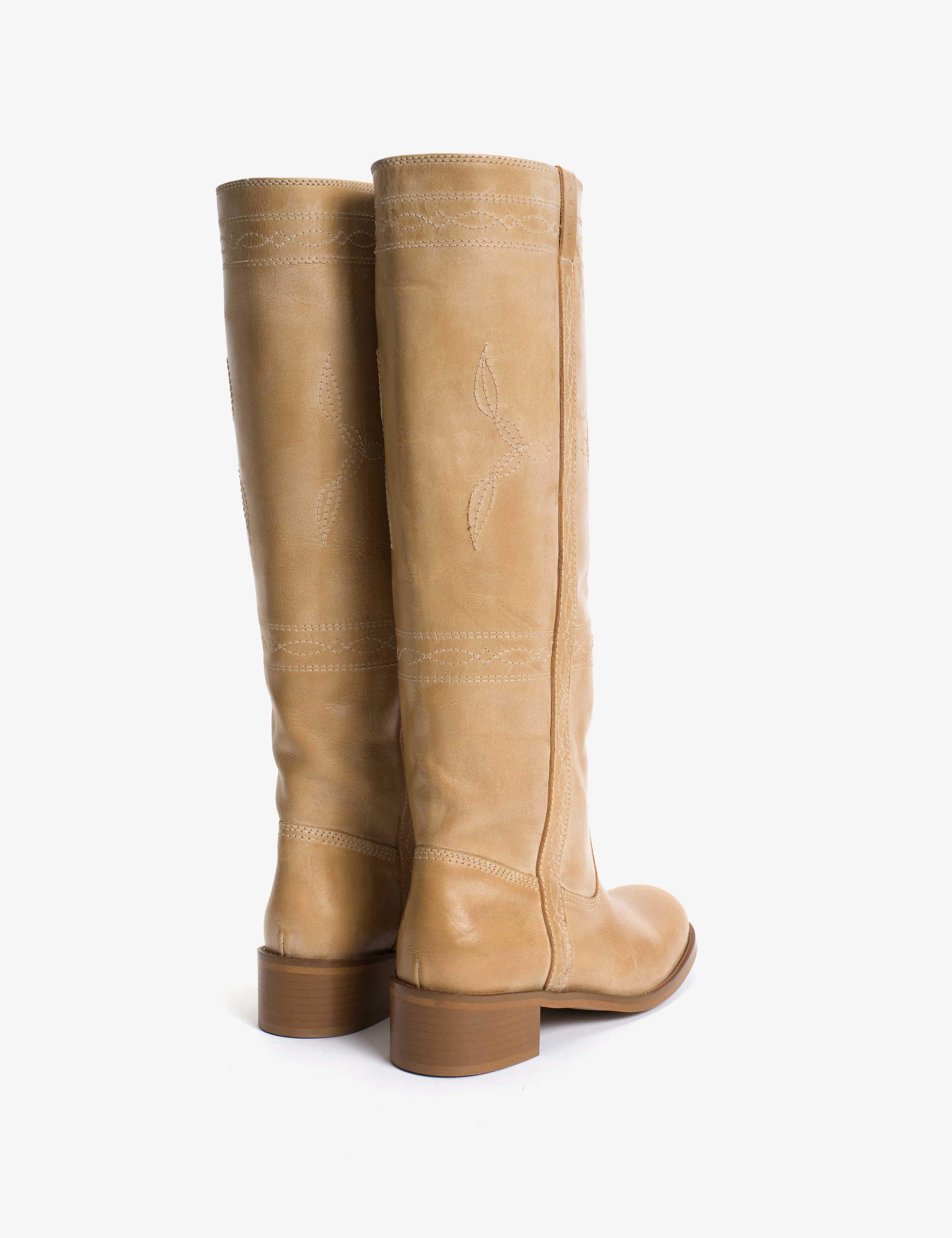Ann Gaucho Boot With Western Stitchings In Light Tan Escovado Leather sold by DICO Copenhangen product image thumbnail 3
