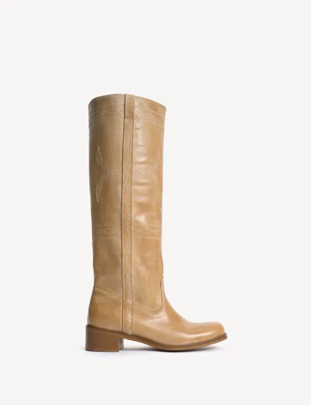 Ann Gaucho Boot With Western Stitchings In Light Tan Escovado Leather sold by DICO Copenhangen