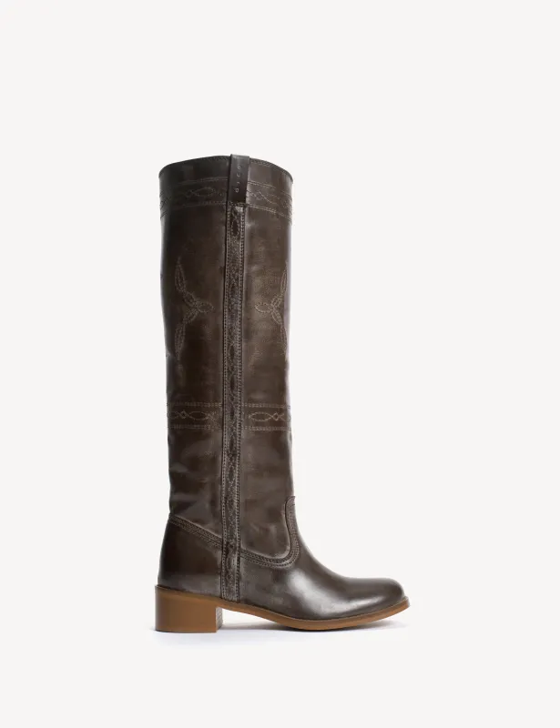 Ann Gaucho Boot With Western Stitchings In Dark brown Escovado Leather sold by DICO Copenhangen