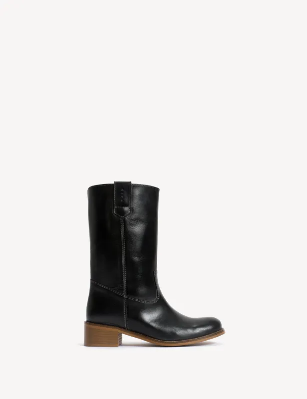 Julia Gaucho Boot In Charcoal Black Escovado Leather With Natural Color Sole sold by DICO Copenhangen