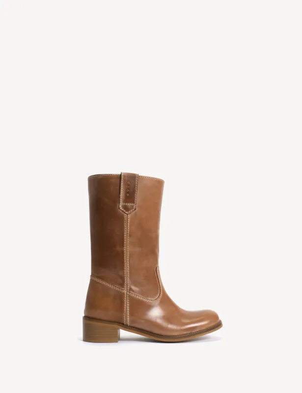 Julia Gaucho Boot In Dark Tan Escovado Leather sold by DICO Copenhangen