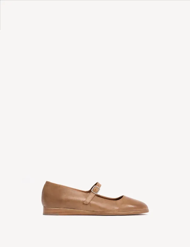 Ines Flats In Dark Tan Escovado Leather made by DICO Copenhangen