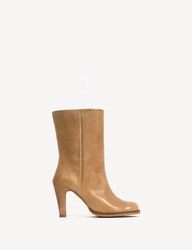 Jules Boot In Dark Tan Escovado Leather made by DICO Copenhangen